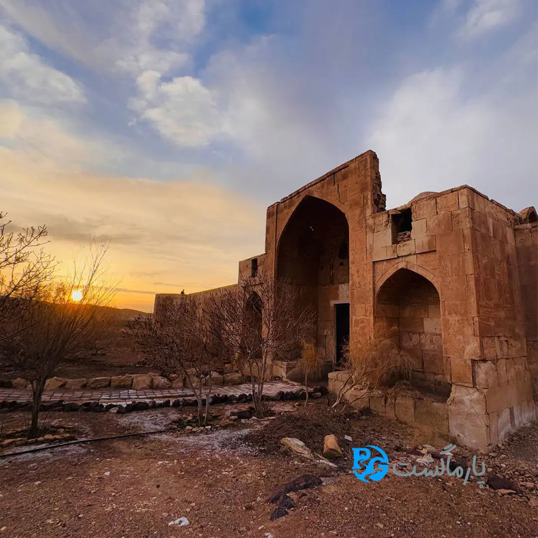 تور دوچرخه‌سواری پارک ملی کویر و شب‌مانی در قصر بهرام