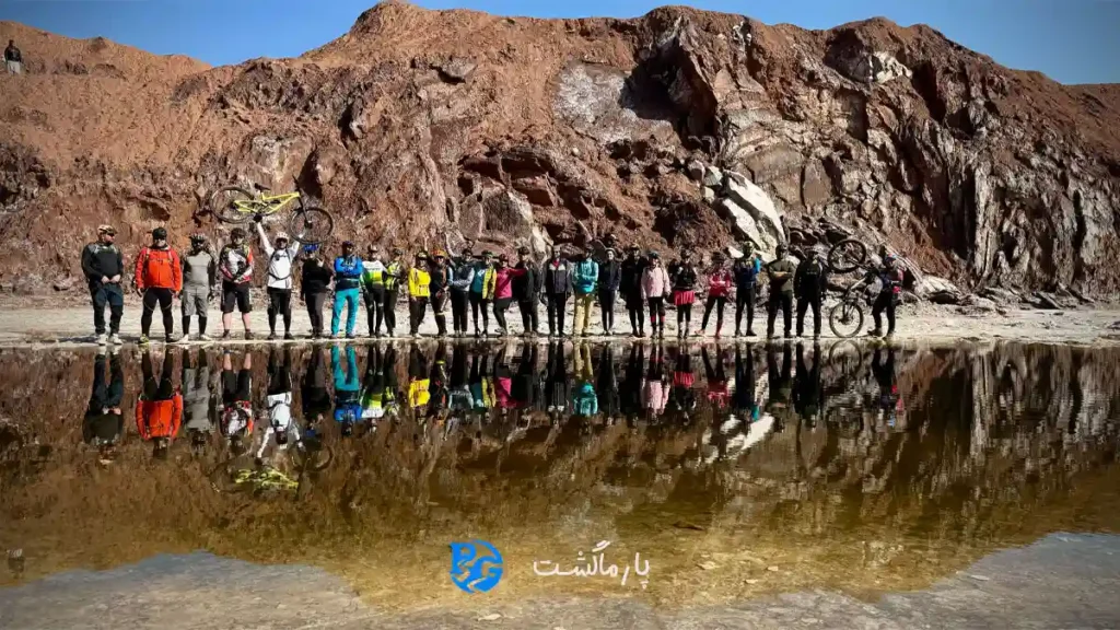 سفرنامه سفر یک روزه گنبد نمکی قم با پارماگشت