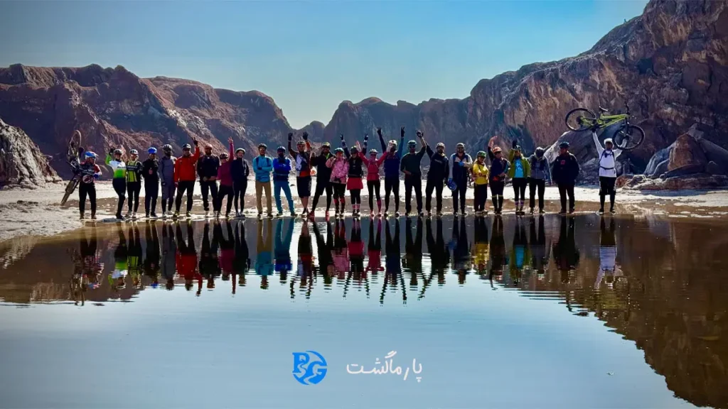 سفرنامه سفر یک روزه گنبد نمکی قم با پارماگشت