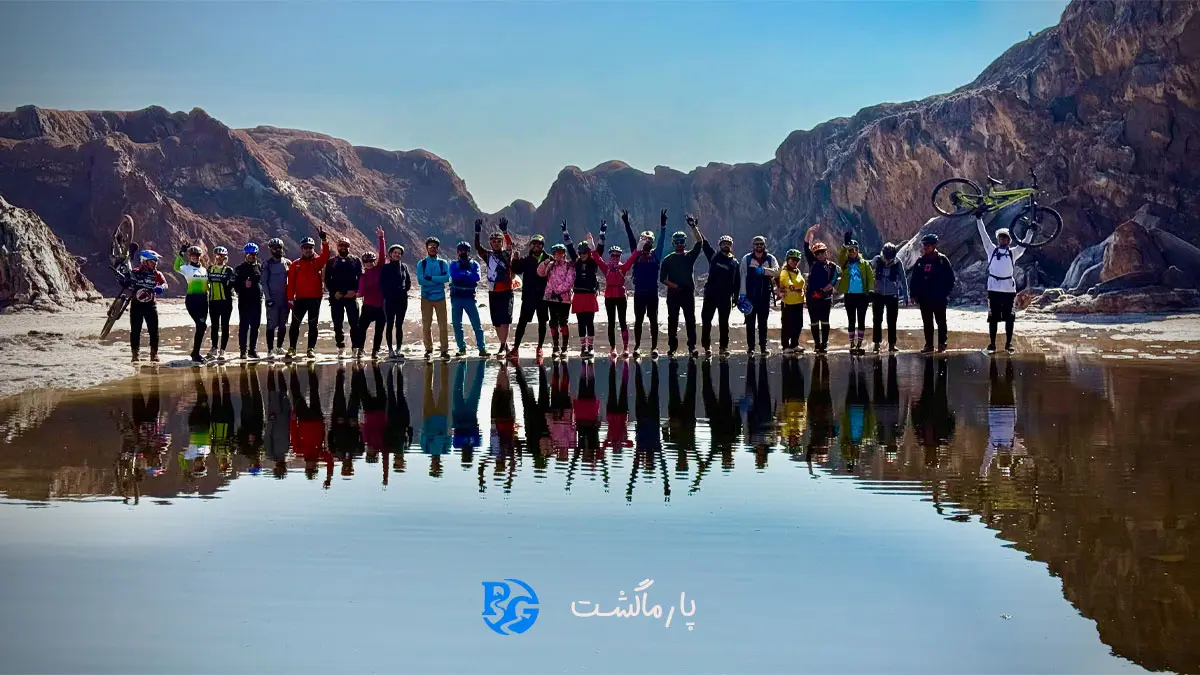 سفرنامه سفر یک روزه گنبد نمکی قم با پارماگشت